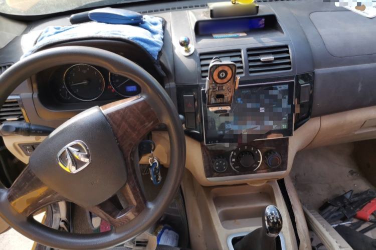 Used BAIC Weiwang M30 2015 1.5L Basic Version DAM15 Center Console