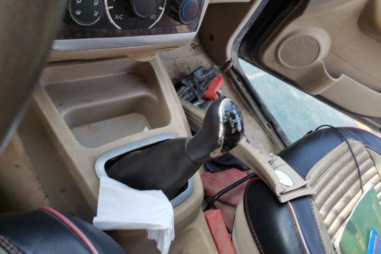 Used BAIC Weiwang M30 2015 1.5L Basic Version DAM15 Gear Lever