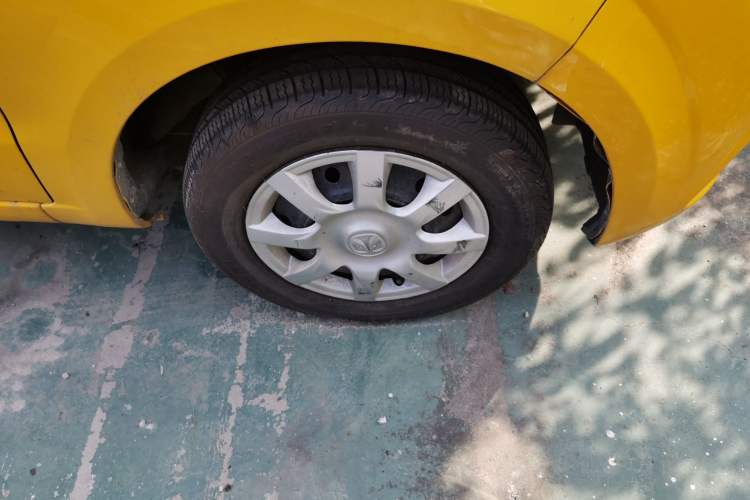Used BAIC Weiwang M30 2015 1.5L Basic Version DAM15 Right Front Wheel Hub