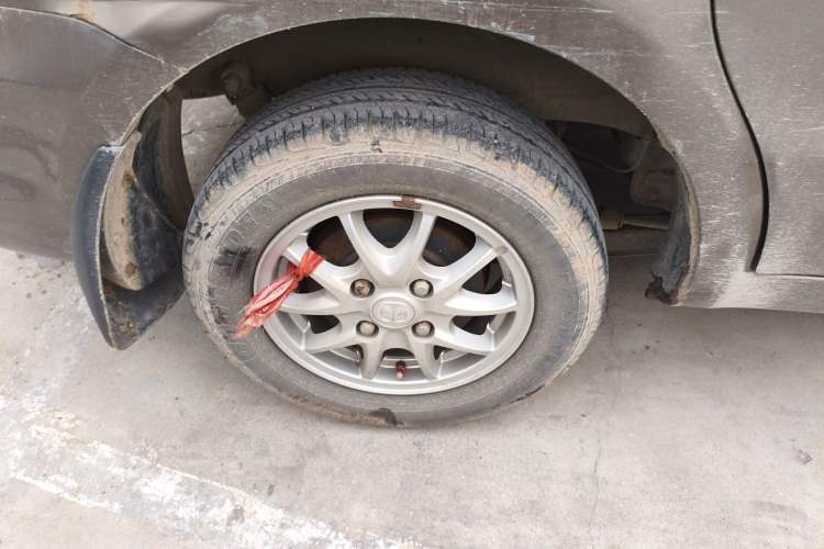 Used BAIC Weiwang M30 2015 1.5L Comfort version DAM15 Right Rear Wheel Hub