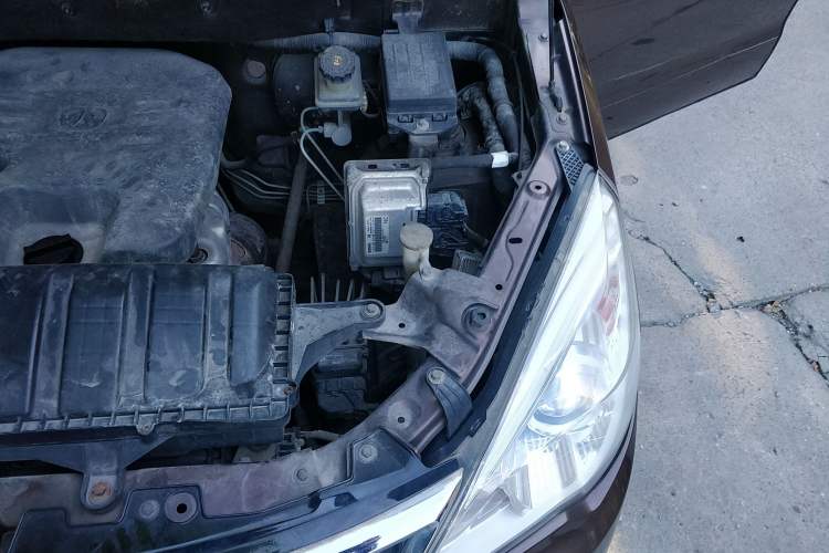 Used BAIC Weiwang M30 2017 1.5L M30S Standard DAM15DL Engine Bay Left