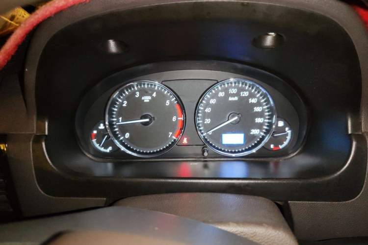 Used BAIC Weiwang M30 2017 1.5L M30PLUS Standard Type DAM15DL Instrument Cluster