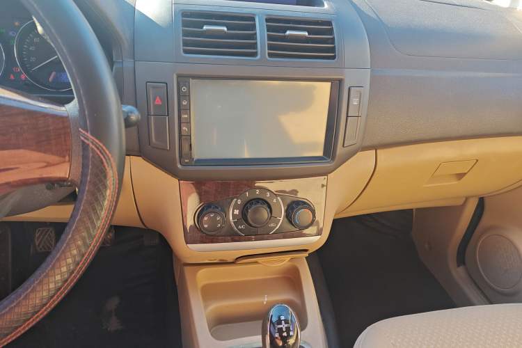 Used BAIC Weiwang M30 2017 1.5L M30S Standard DAM15DL Audio And AC Panel