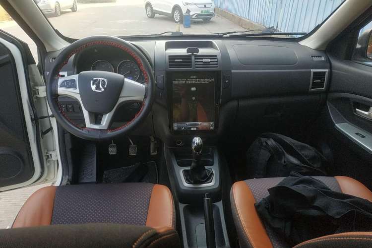 Used BAIC Weiwang M30 2017 1.5L M30PLUS Standard Type DAM15DL Center Console