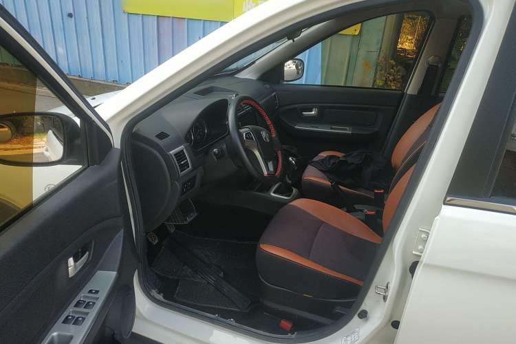 Used BAIC Weiwang M30 2017 1.5L M30PLUS Standard Type DAM15DL Driver Seat