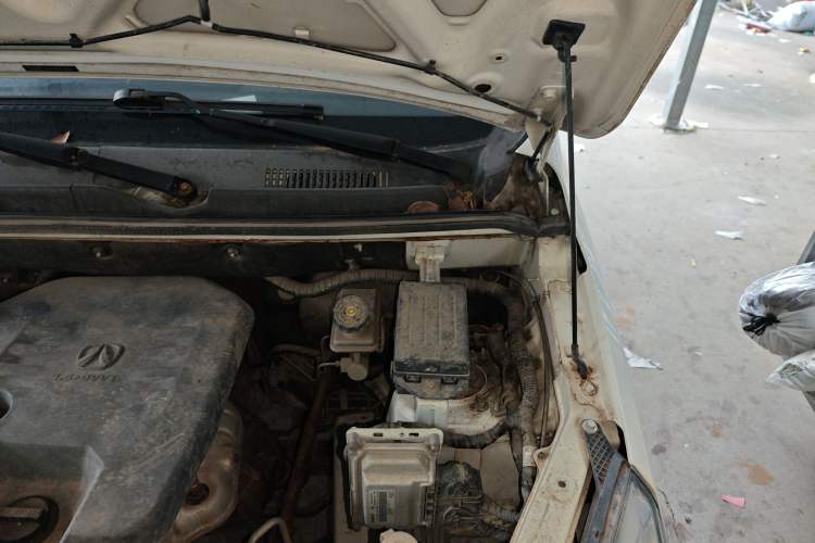 Used BAIC Weiwang M30 2017 1.5L M30PLUS Standard Type DAM15DL Engine Bay Left