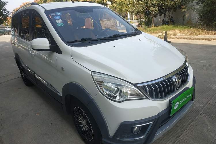 Used BAIC Weiwang M30 2017 1.5L M30PLUS Standard Type DAM15DL Front Right 45 Deg