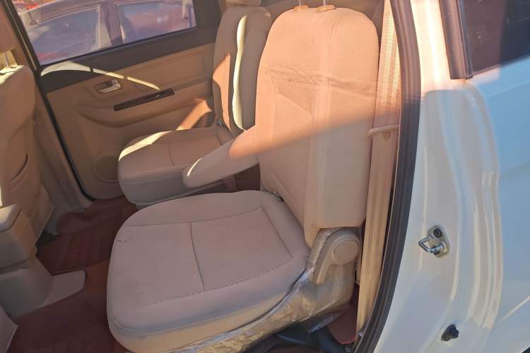 Used BAIC Weiwang M30 2017 1.5L M30S Standard DAM15DL Interior 4