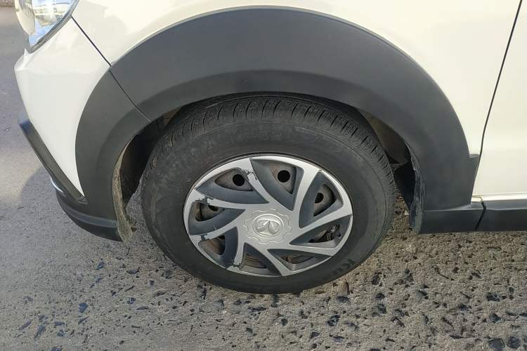 Used BAIC Weiwang M30 2017 1.5L M30S Standard DAM15DL Left Front Wheel Hub