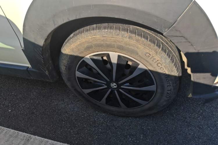 Used BAIC Weiwang M30 2017 1.5L M30S Standard DAM15DL Right Front Wheel Hub