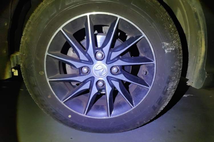 Used BAIC Weiwang M30 2017 1.5L M30PLUS Standard Type DAM15DL Right Front Wheel Hub