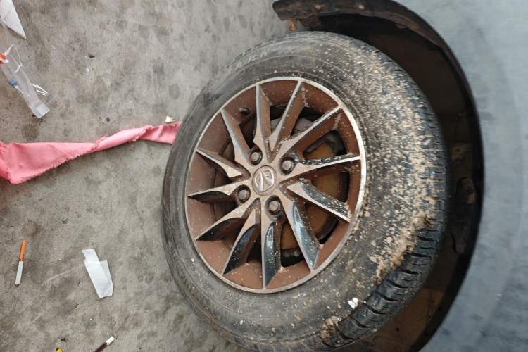 Used BAIC Weiwang M30 2017 1.5L M30PLUS Standard Type DAM15DL Right Front Wheel Hub