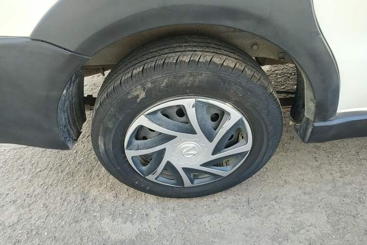 Used BAIC Weiwang M30 2017 1.5L M30S Standard DAM15DL Right Rear Wheel Hub