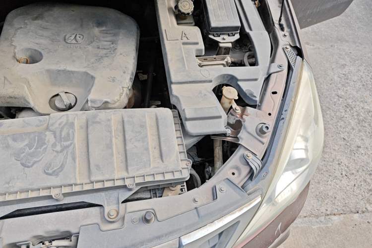 Used BAIC Weiwang M35 2016 1.5L Comfort DAM15 Engine Bay Left