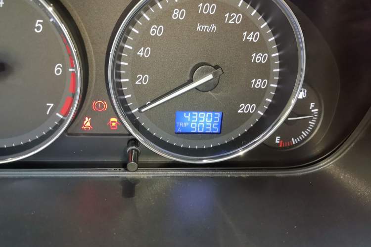 Used BAIC Weiwang M35 2016 1.5L Standard DAM15 Odometer Close Up