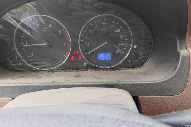 Used BAIC Weiwang M35 2016 1.5L Comfort DAM15 Odometer Close Up