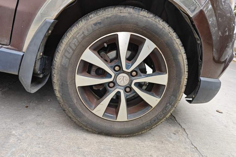 Used BAIC Weiwang M35 2016 1.5L Comfort DAM15 Right Front Wheel Hub