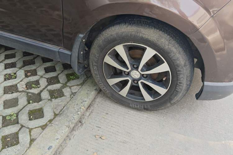 Used BAIC Weiwang M35 2016 1.5L Comfort DAM15 Right Front Wheel Hub