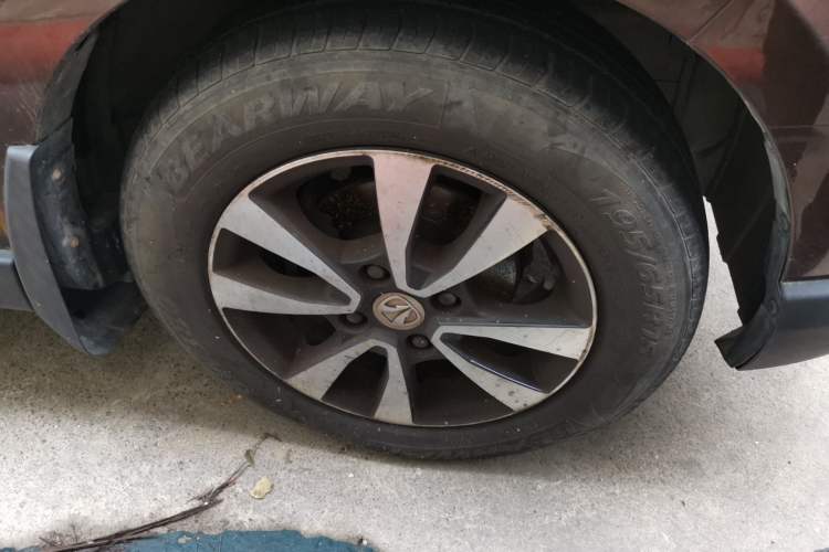 Used BAIC Weiwang M35 2016 1.5L Comfort DAM15 Right Front Wheel Hub