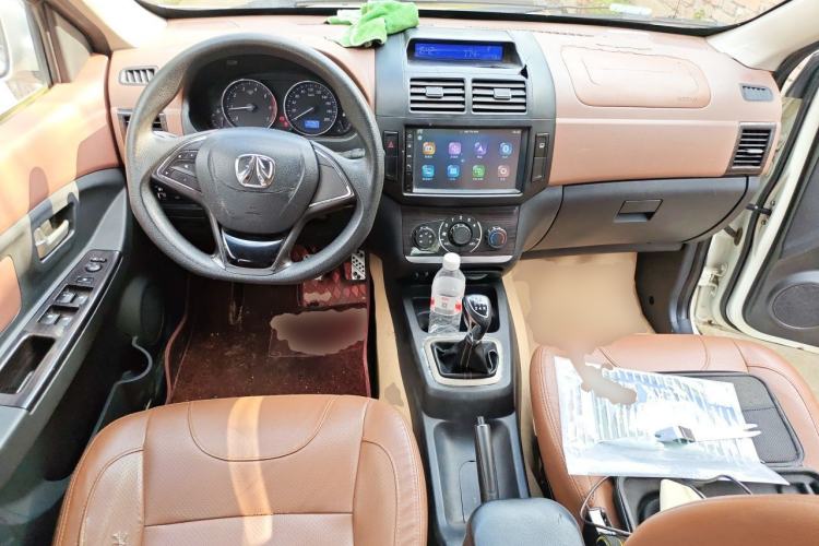 Used BAIC Weiwang M35 2016 1.5L Comfort DAM15 Center Console