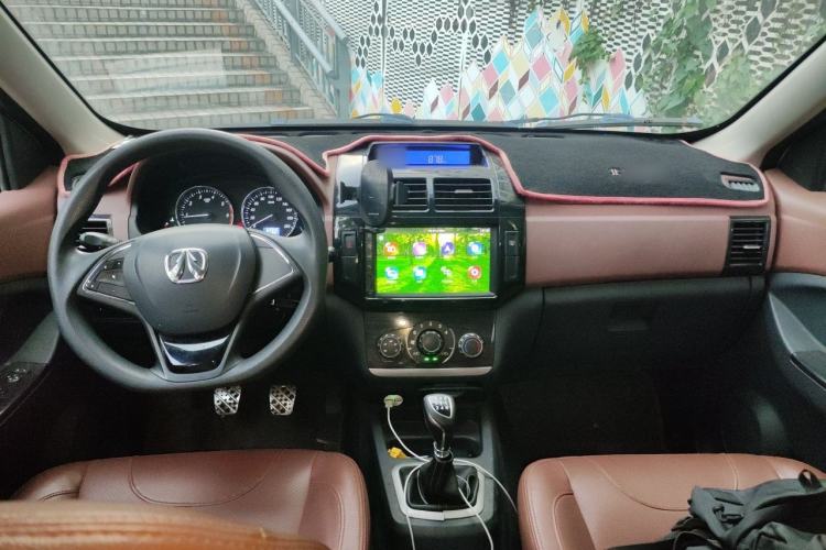 Used BAIC Weiwang M35 2016 1.5L Comfort DAM15 Center Console