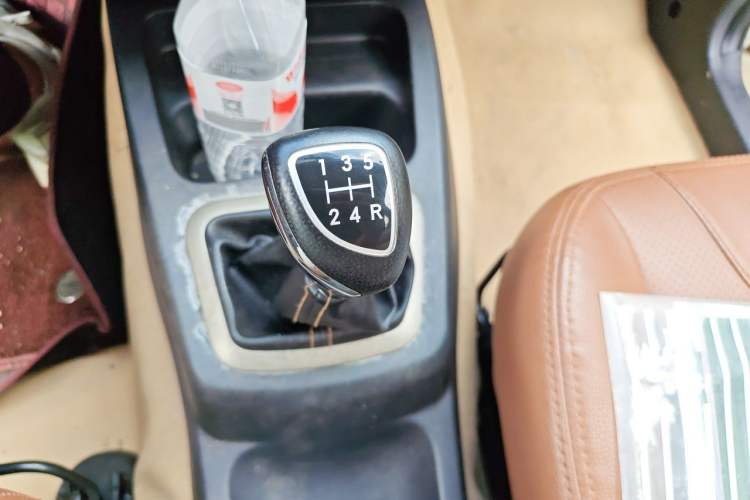 Used BAIC Weiwang M35 2016 1.5L Comfort DAM15 Gear Lever