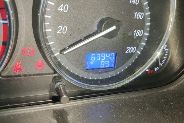 Used BAIC Weiwang M35 2016 1.5L Comfort DAM15 Odometer Close Up