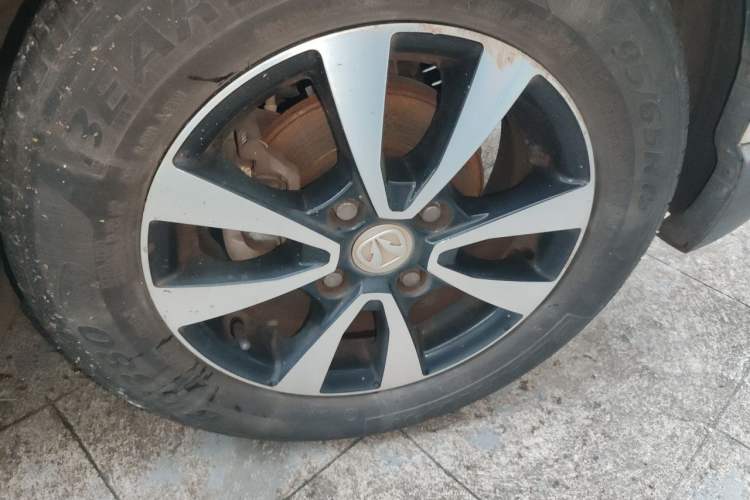 Used BAIC Weiwang M35 2016 1.5L Comfort DAM15 Right Front Wheel Hub