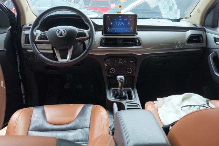 Used BAIC Weiwang M50F 2017 1.5L Comfort Edition Center Console