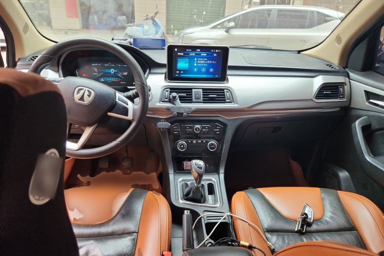 Used BAIC Weiwang M50F 2017 1.5L Comfort Edition Center Console