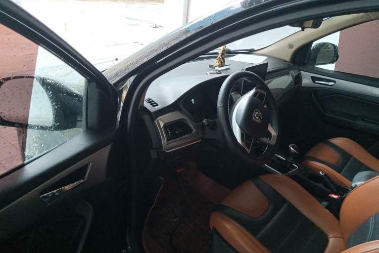 Used BAIC Weiwang M50F 2017 1.5L Comfort Edition Driver Seat