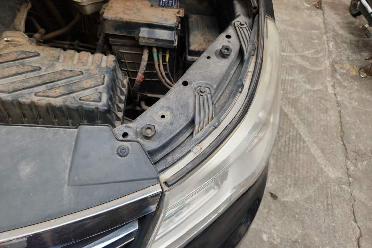 Used BAIC Weiwang M50F 2017 1.5L Comfort Edition Engine Bay Left