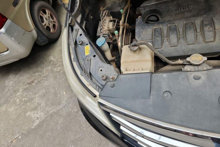 Used BAIC Weiwang M50F 2017 1.5L Comfort Edition Engine Bay Right
