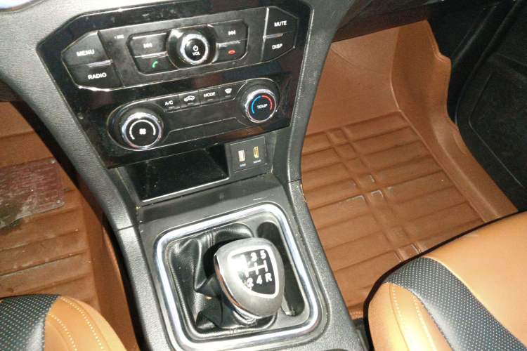Used BAIC Weiwang M50F 2017 1.5L Comfort Edition Gear Lever