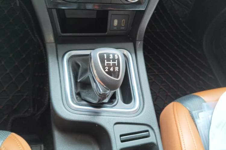 Used BAIC Weiwang M50F 2017 1.5L Comfort Edition Gear Lever