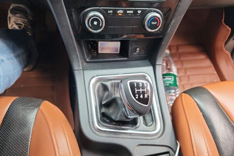 Used BAIC Weiwang M50F 2017 1.5L Comfort Edition Gear Lever