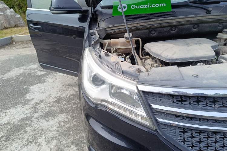 Used BAIC Weiwang M50F 2017 1.3T Comfort Edition Right Front Headlight