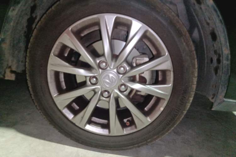 Used BAIC Weiwang M50F 2017 1.5L Standard Model Right Front Wheel Hub