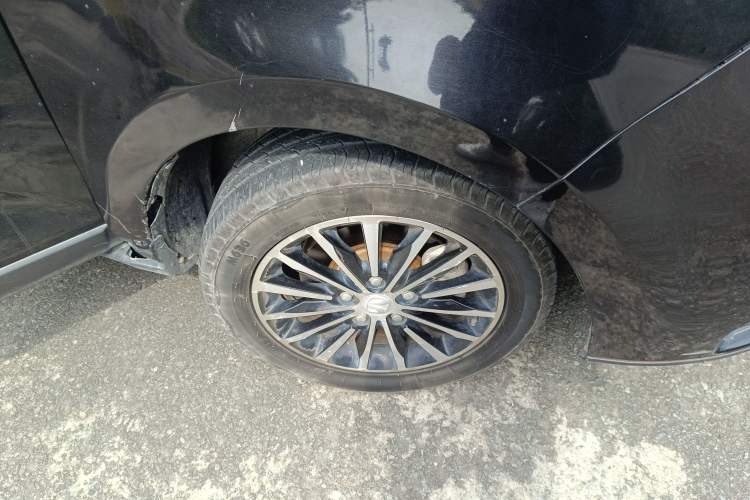 Used BAIC Weiwang M50F 2017 1.3T Comfort Edition Right Front Wheel Hub