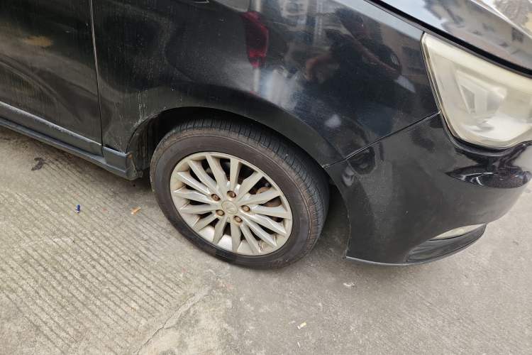 Used BAIC Weiwang M50F 2017 1.5L Comfort Edition Right Front Wheel Hub