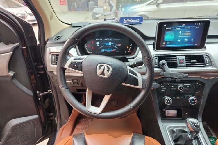 Used BAIC Weiwang M50F 2017 1.5L Comfort Edition Steering Wheel