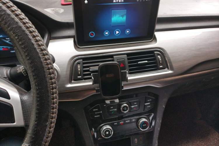 Used BAIC Weiwang M50F 2017 1.3T Comfort Edition Audio And AC Panel