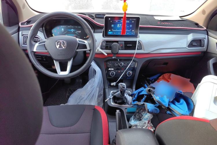 Used BAIC Weiwang M50F 2017 1.5L Standard Model Center Console