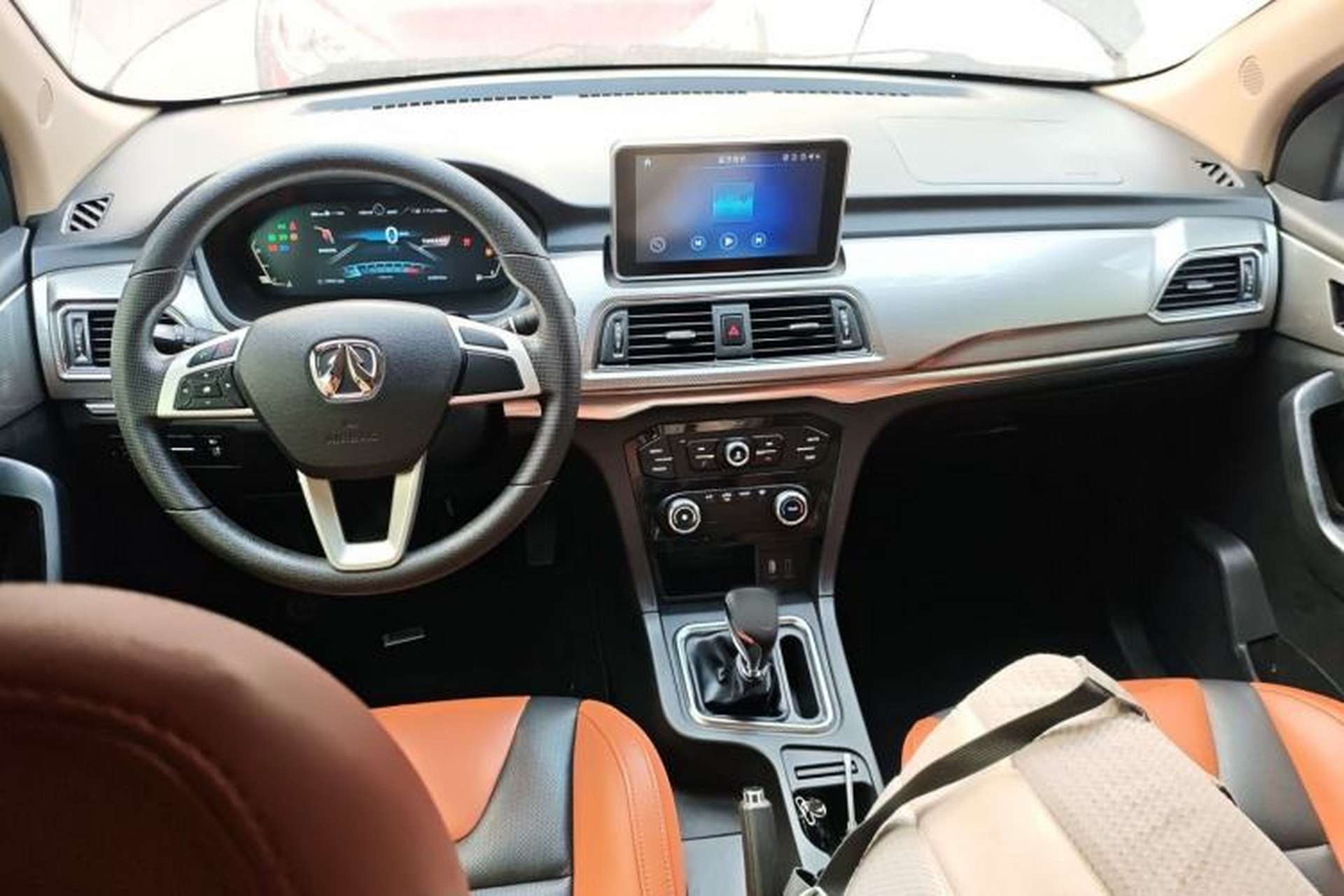 Used BAIC Weiwang M50F 2017 1.5L Comfort Edition Center Console