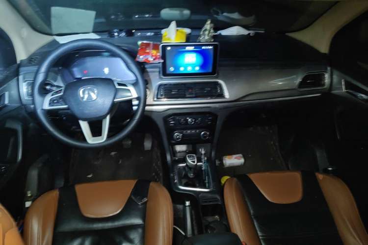Used BAIC Weiwang M50F 2017 1.5L Comfort Edition Center Console