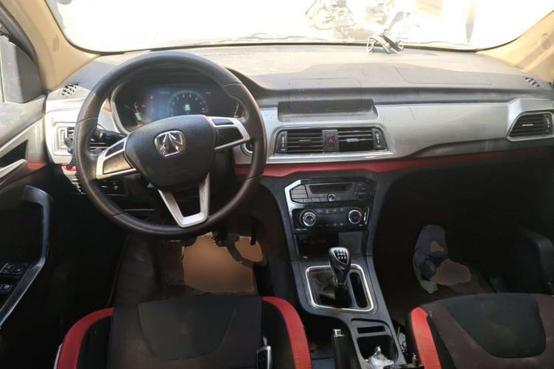 Used BAIC Weiwang M50F 2017 1.5L Standard Model Center Console