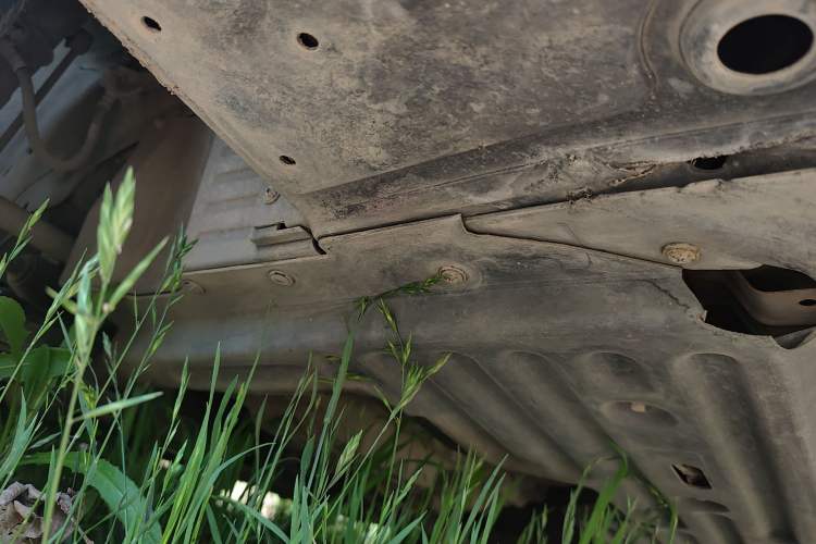 Used BAIC Weiwang M50F 2017 1.3T Standard Model Chassis Front Right