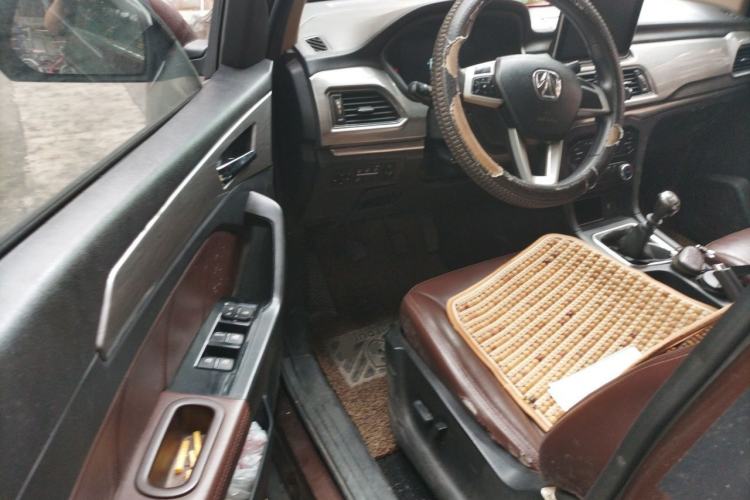 Used BAIC Weiwang M50F 2017 1.3T Comfort Edition Driver Seat