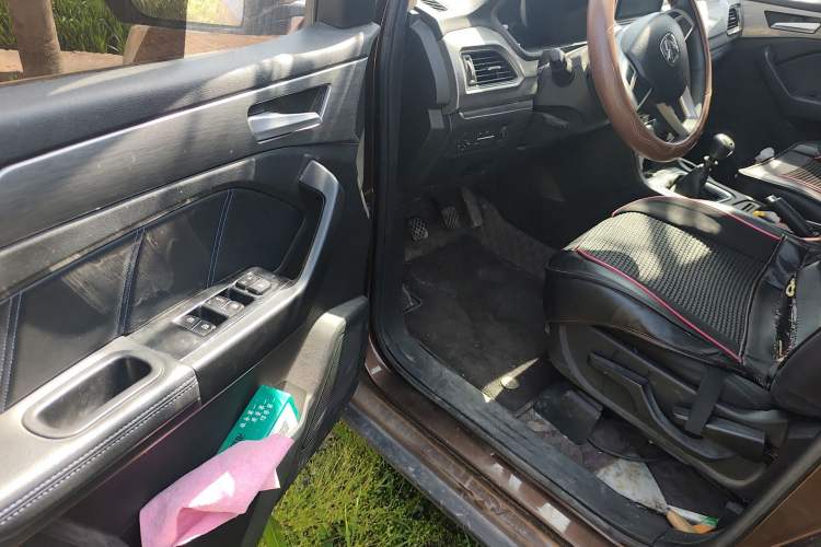 Used BAIC Weiwang M50F 2017 1.3T Standard Model Driver Seat