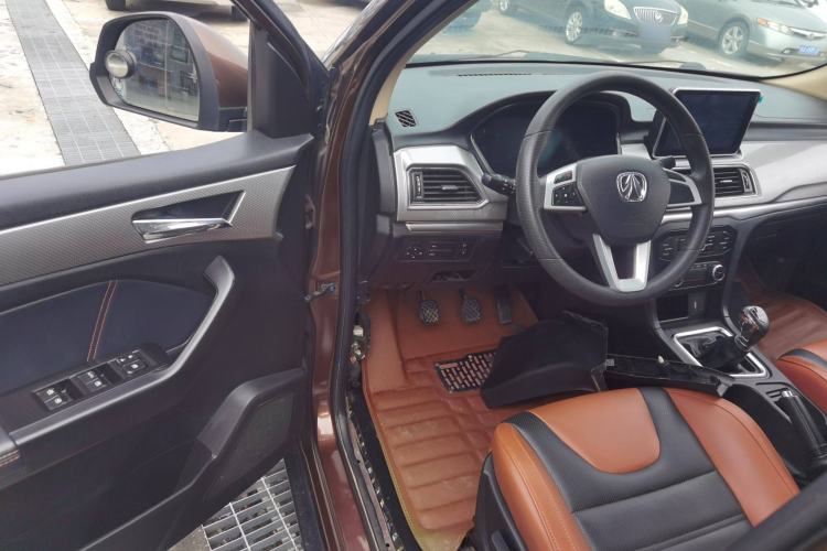 Used BAIC Weiwang M50F 2017 1.5L Comfort Edition Driver Seat